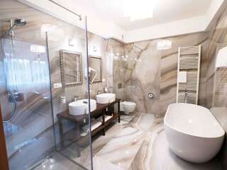 Отель Best Western Silva Hotel Сибиу Представительский двухместный люкс с кроватью размера "king-size"-1